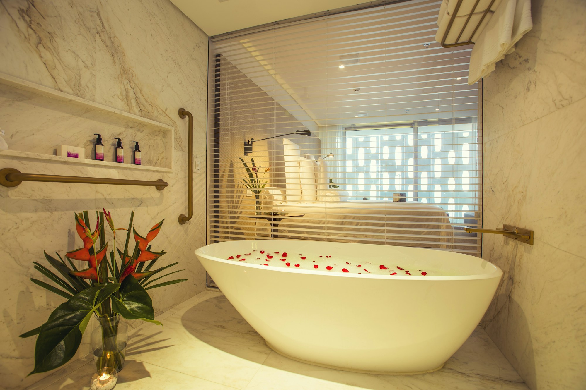 Ocean Deluxe Bathroom