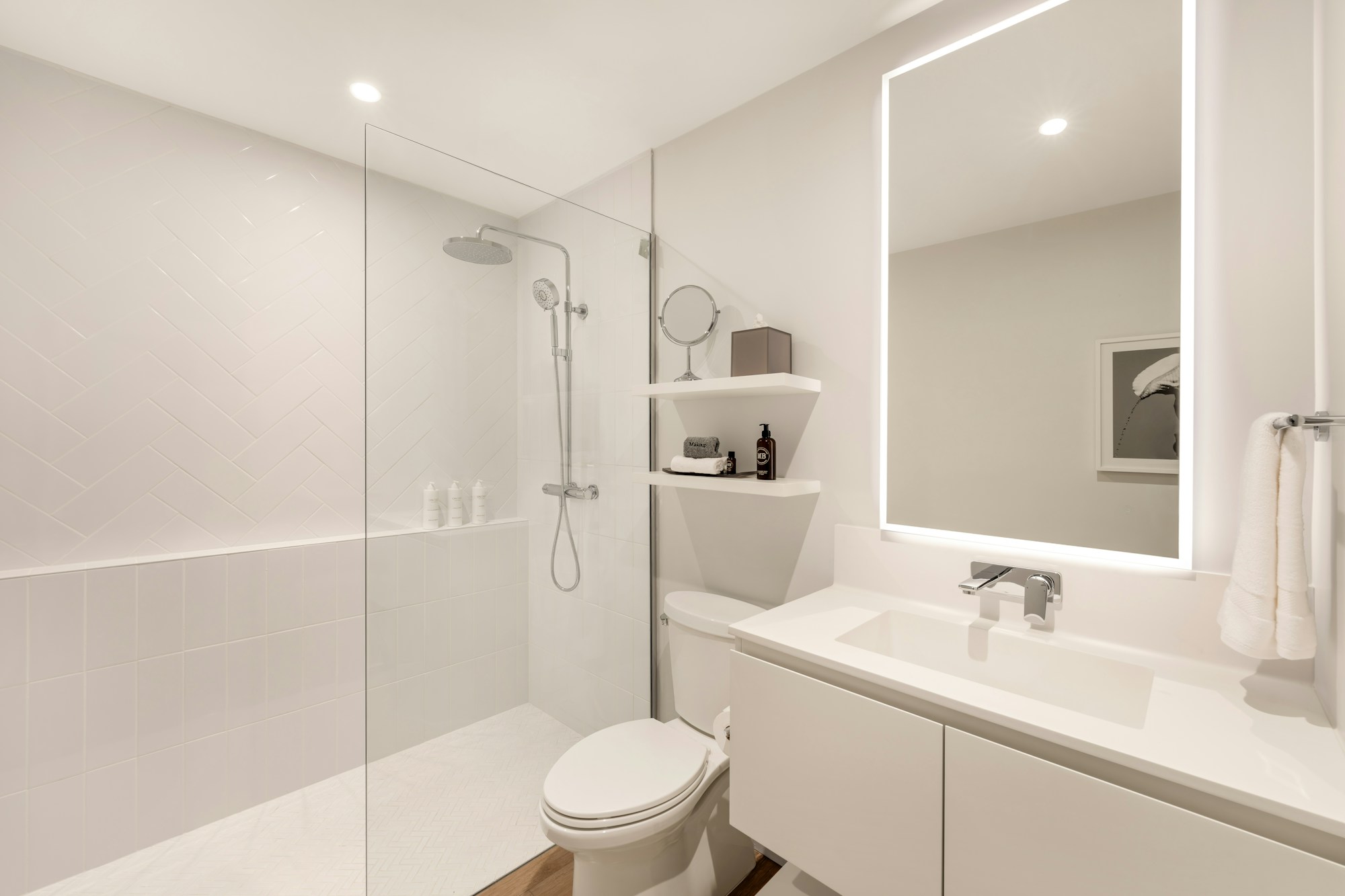 Aurora Sky Suite - Second Bathroom