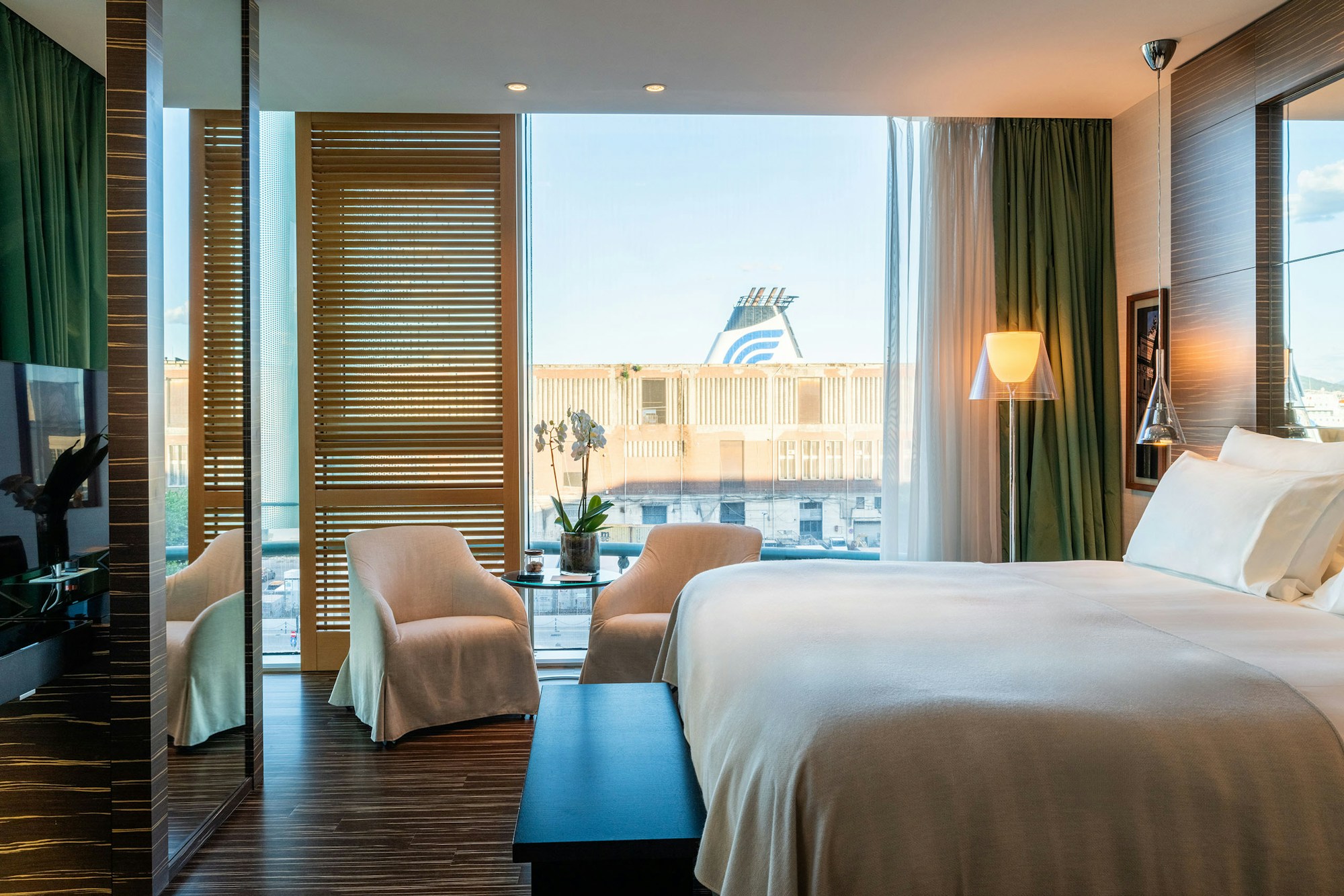Junior Corner Suite