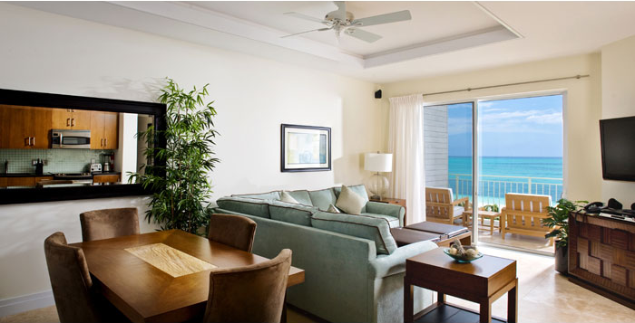 Ocean Front 1 Bedroom Suite - Dining & Living Area