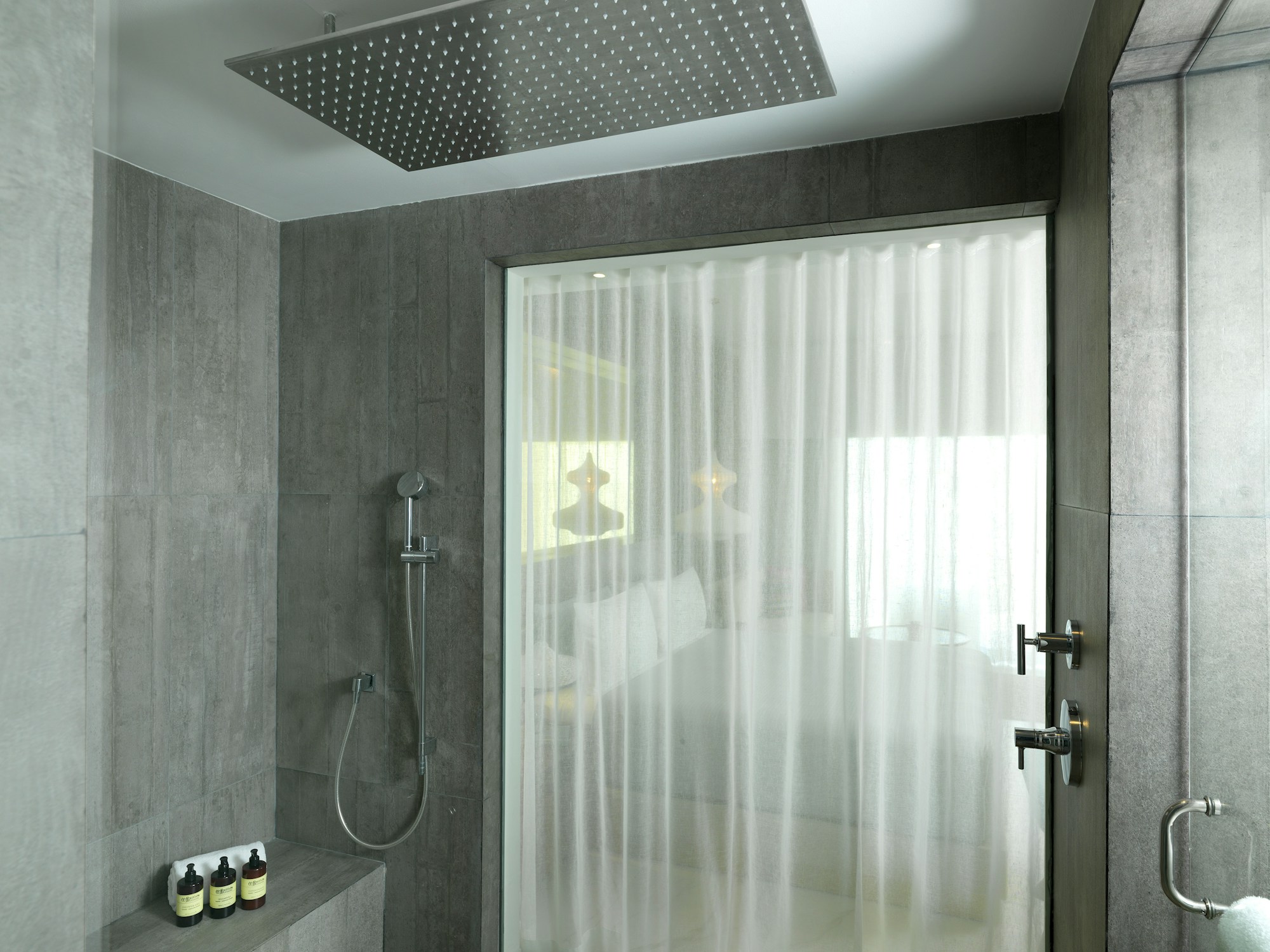 Ultimate ME+ Suite - Bathroom