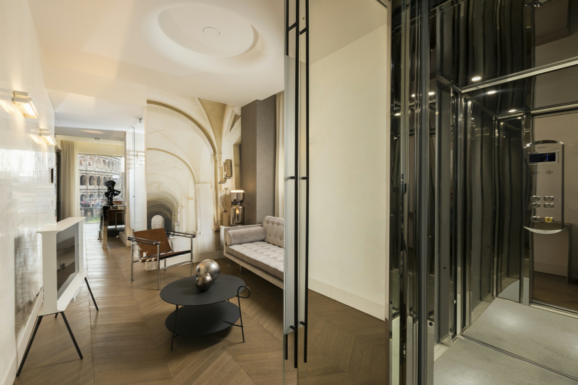 Grand View J Suite - Living Area