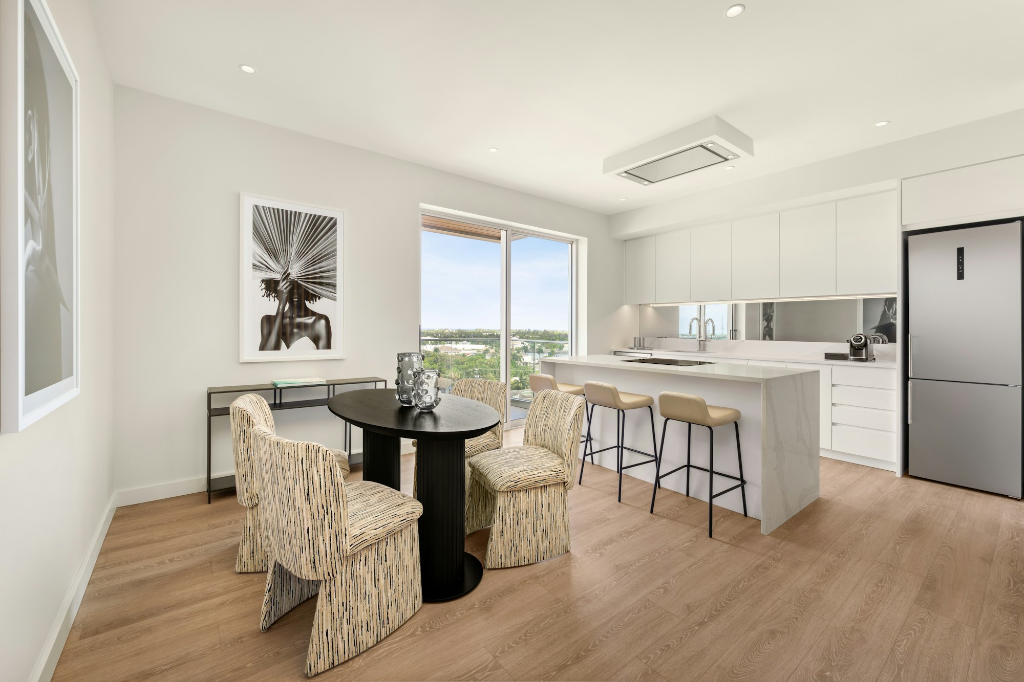 Bloom Sky Suite - Dining Area