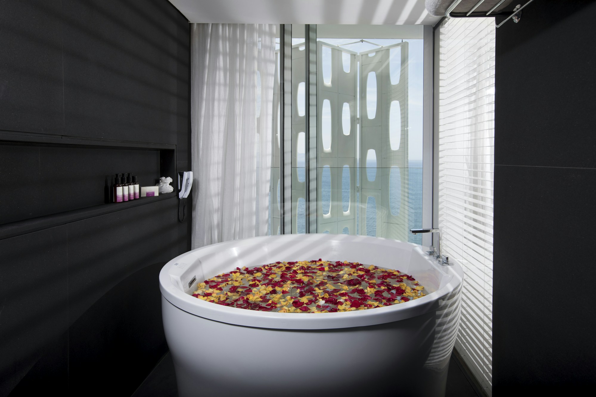Ocean Spa Suite Bathroom