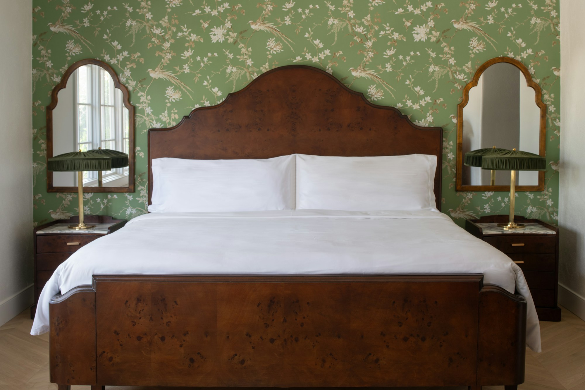 Premier King Accessible - Bedroom