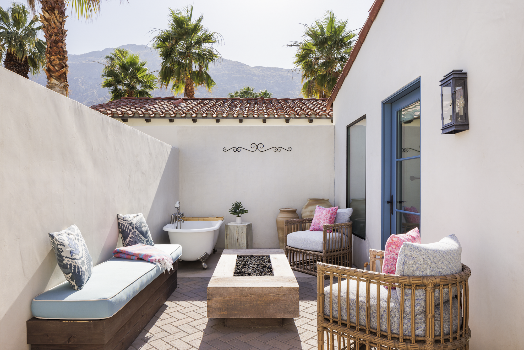 Luxe Villa - Back Patio