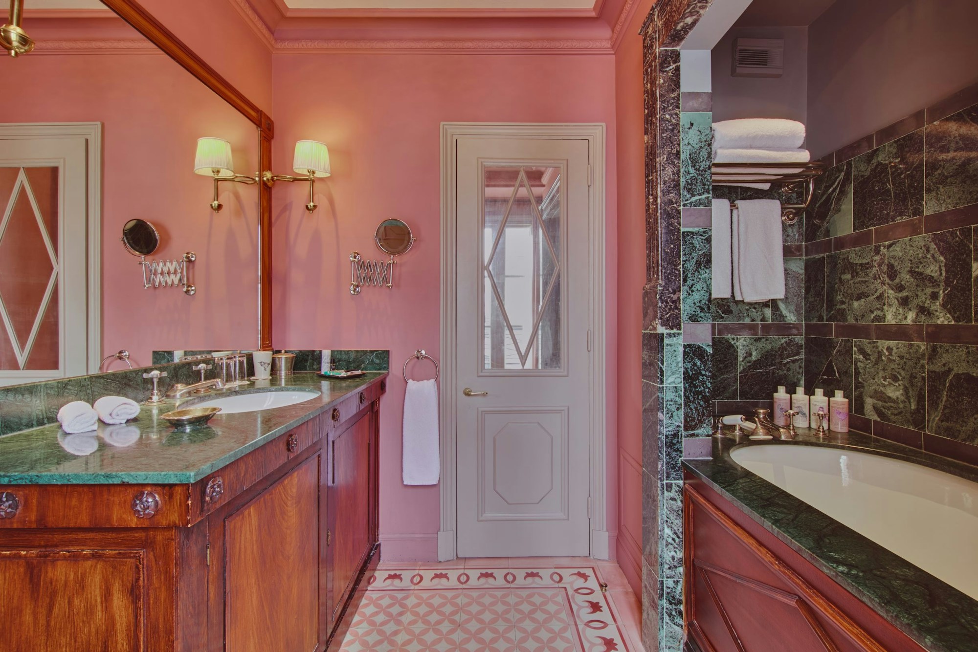 Reine Hortense Bathroom