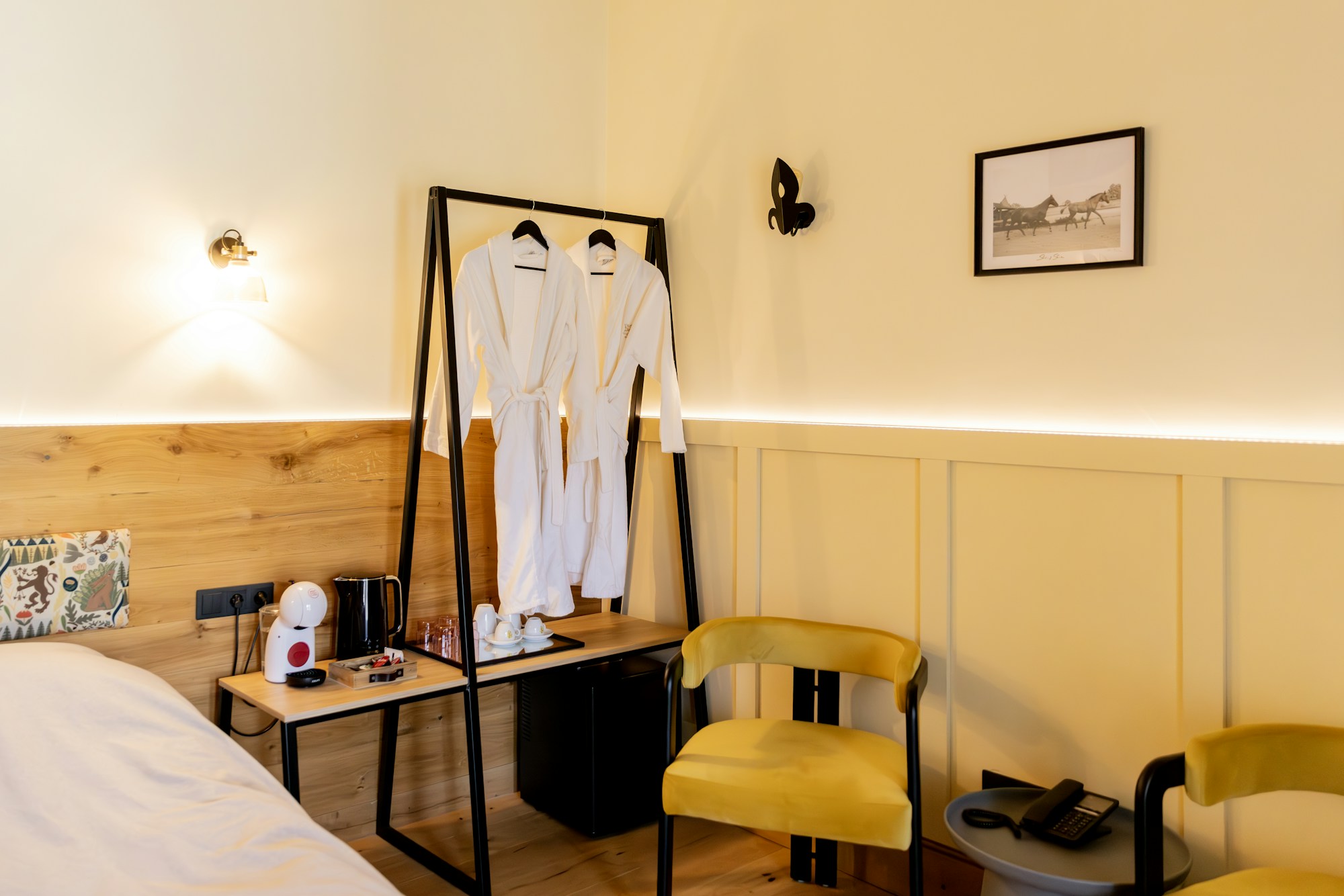 New Yard Gallery Room - Room Details