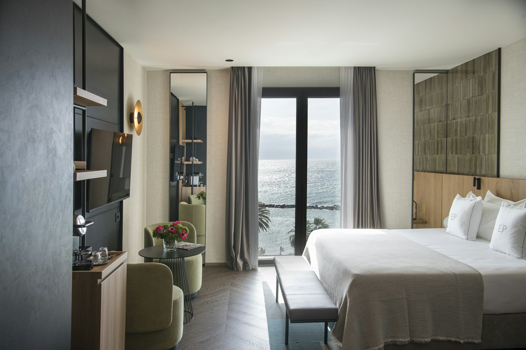 Deluxe Sea View - Bedroom