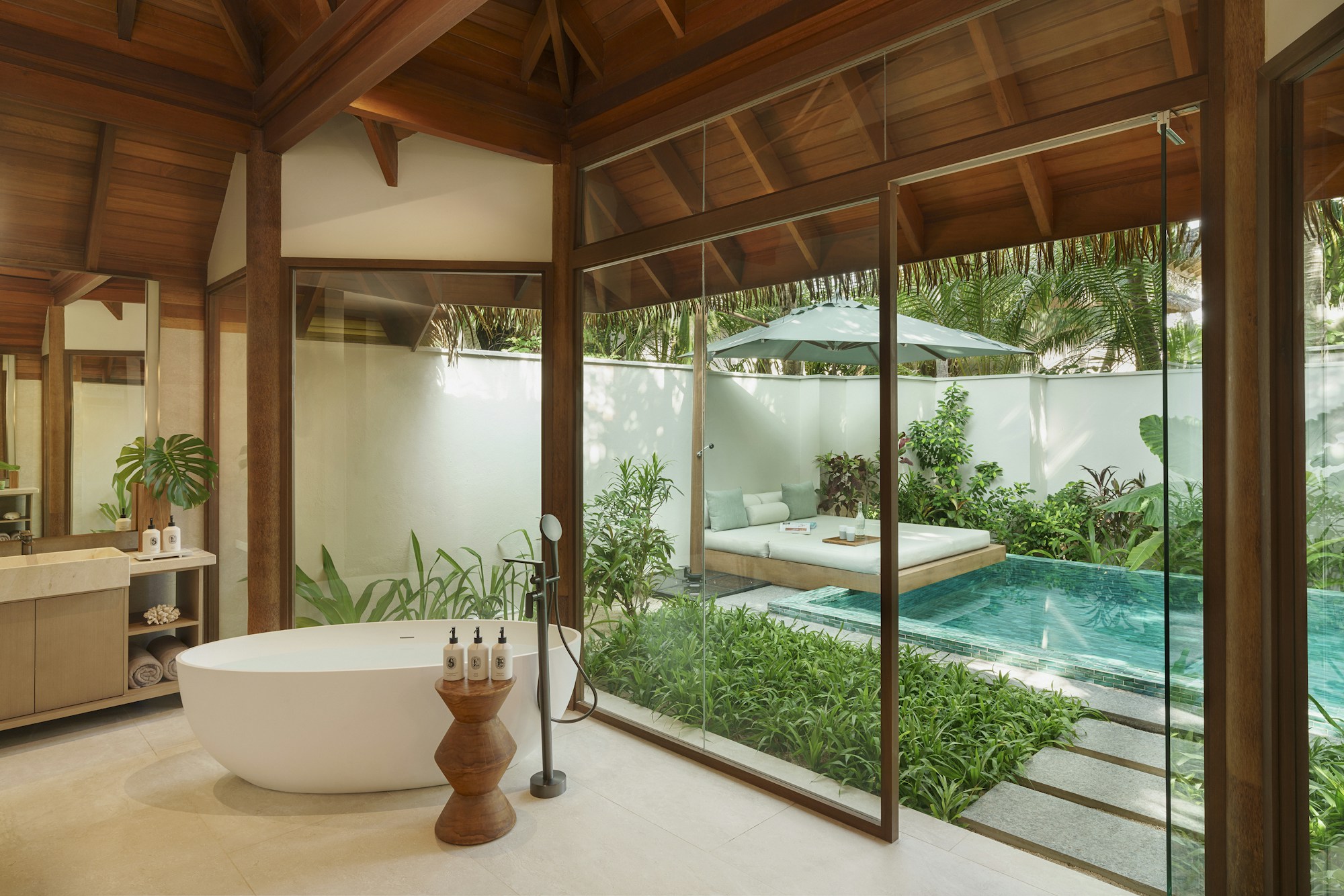 Deluxe Beach Bungalow with Pool - Bathroom