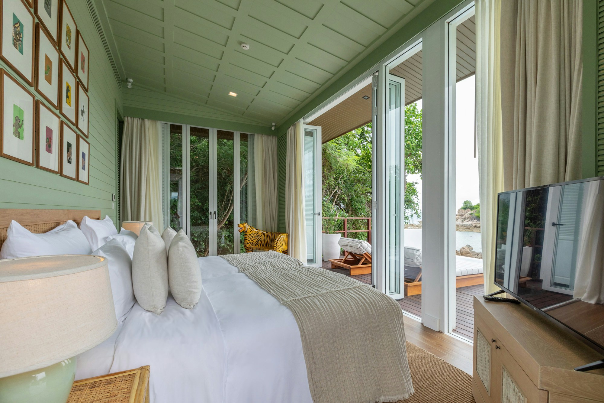 Fahn Noi Private Island Pool Villa - Bedroom