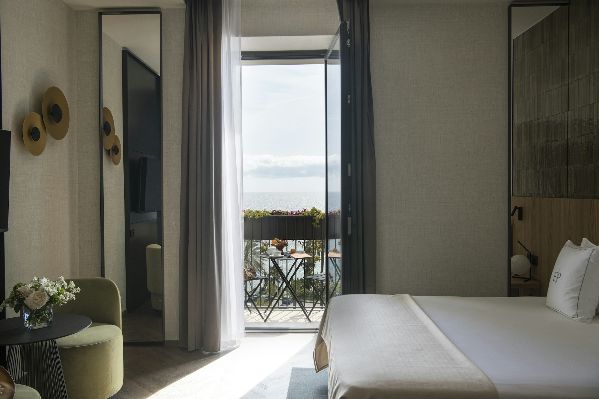 Deluxe Sea View with Balcony - Bedroom