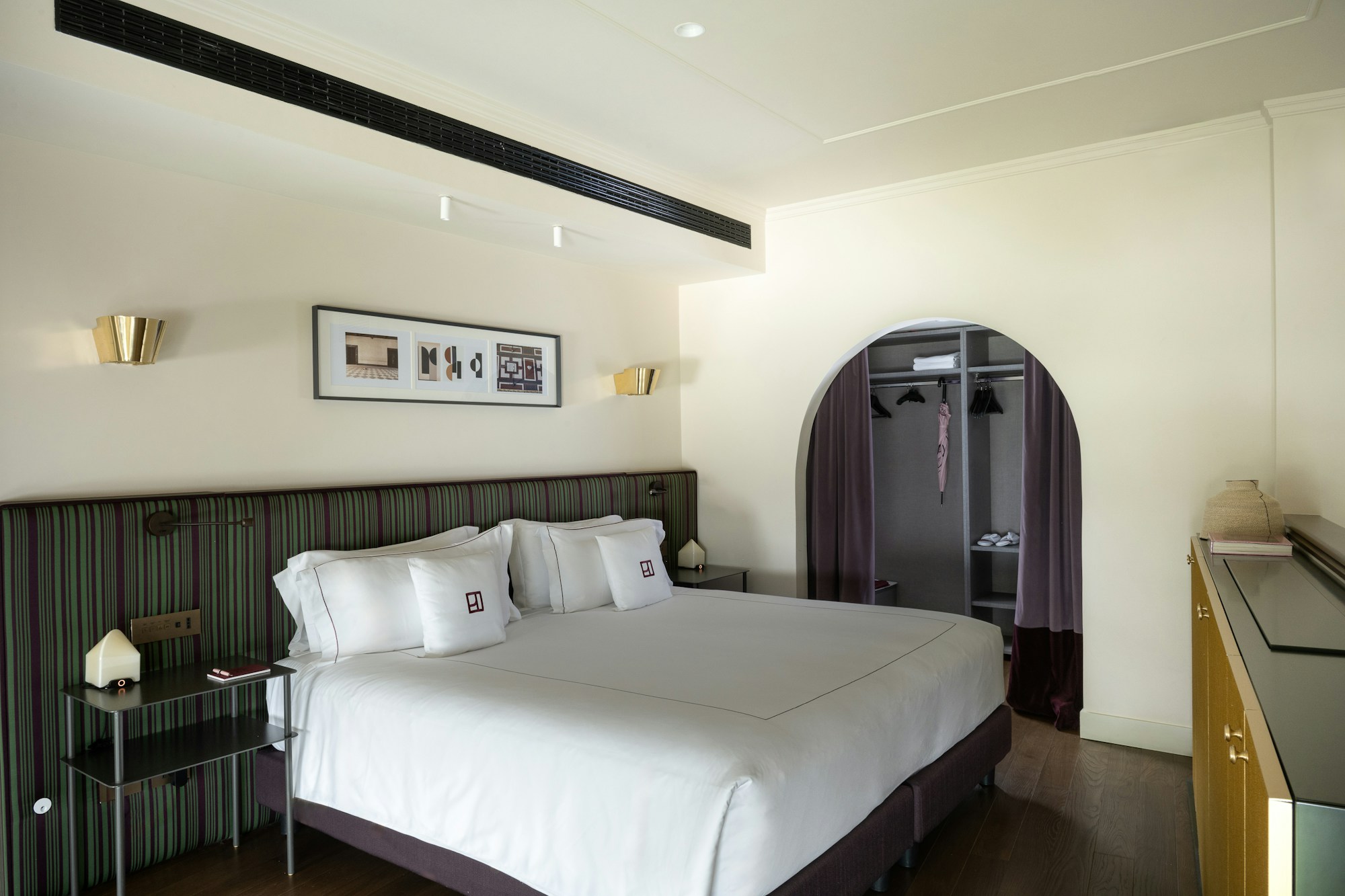 Patio Suite - bedroom