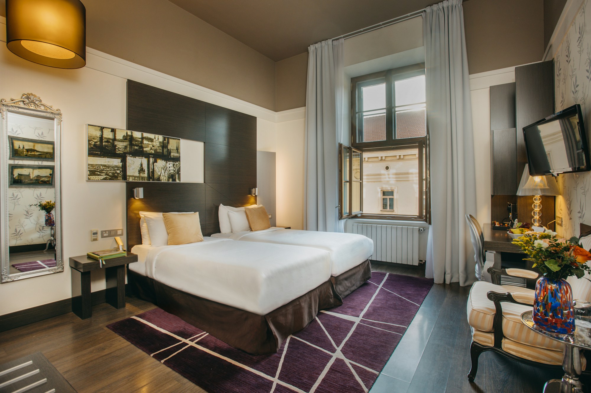 DOUBLE ROOM