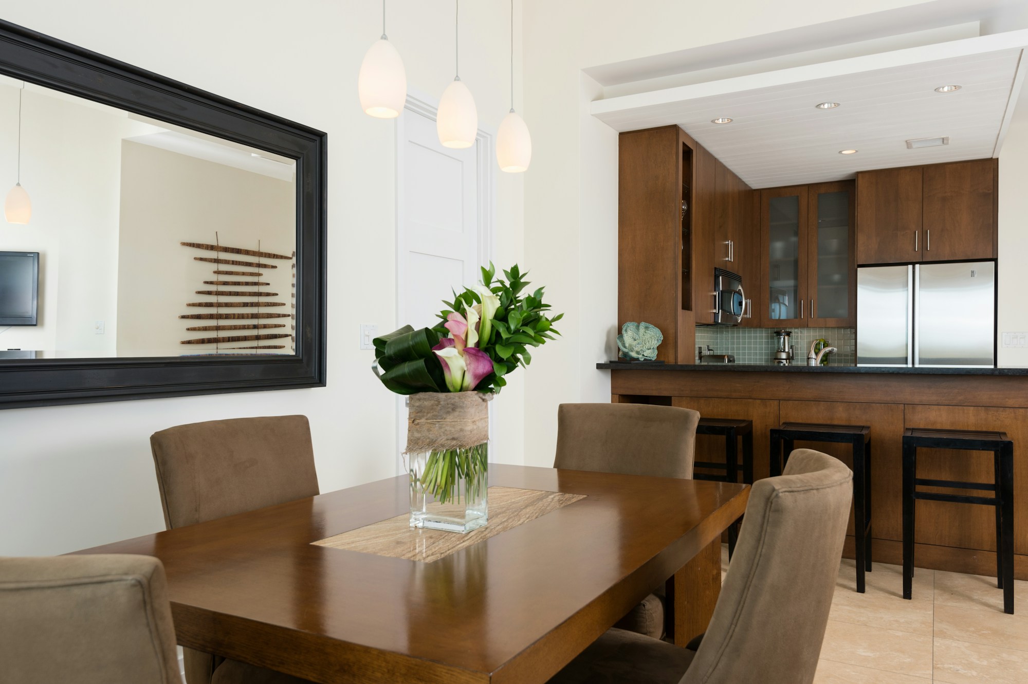 Ocean Front Luxury 3 Bedroom Suite - Kitchen & Dining Area