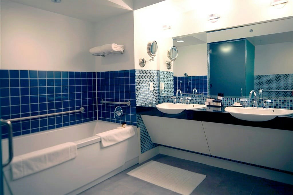 New Amsterdam Suite - Bathroom