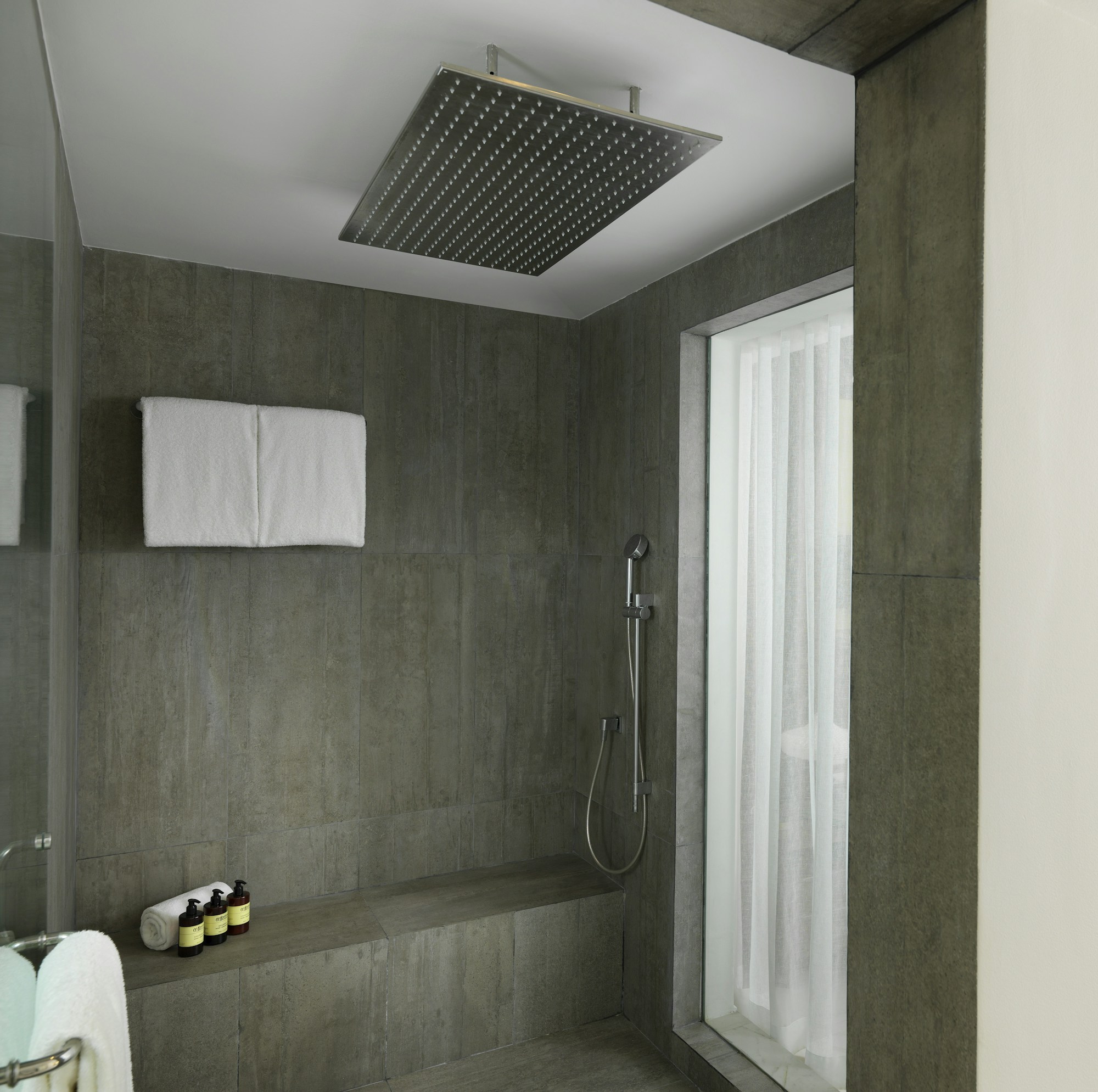 Beyond ME+ Suite with Hot Tub & Terrace - Shower