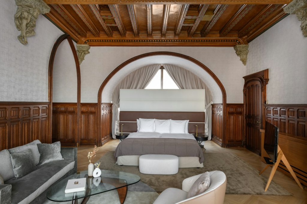 Knight's Suite
