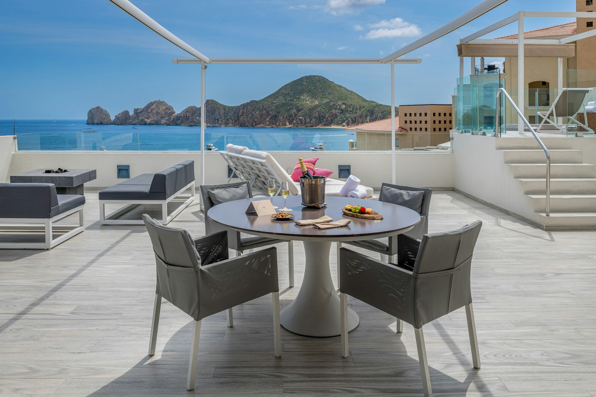 Ultimate ME+ Suite with Hot Tub and Terrace