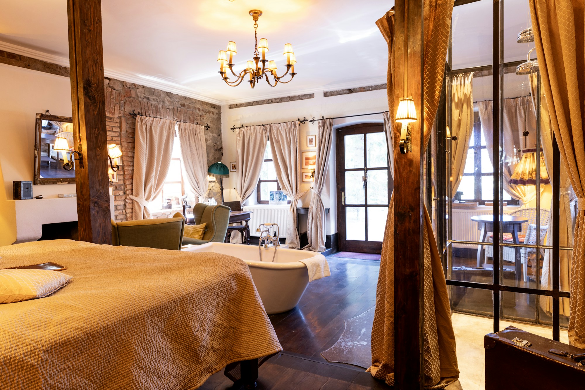 Machine House Fireplace Suite - Bedroom
