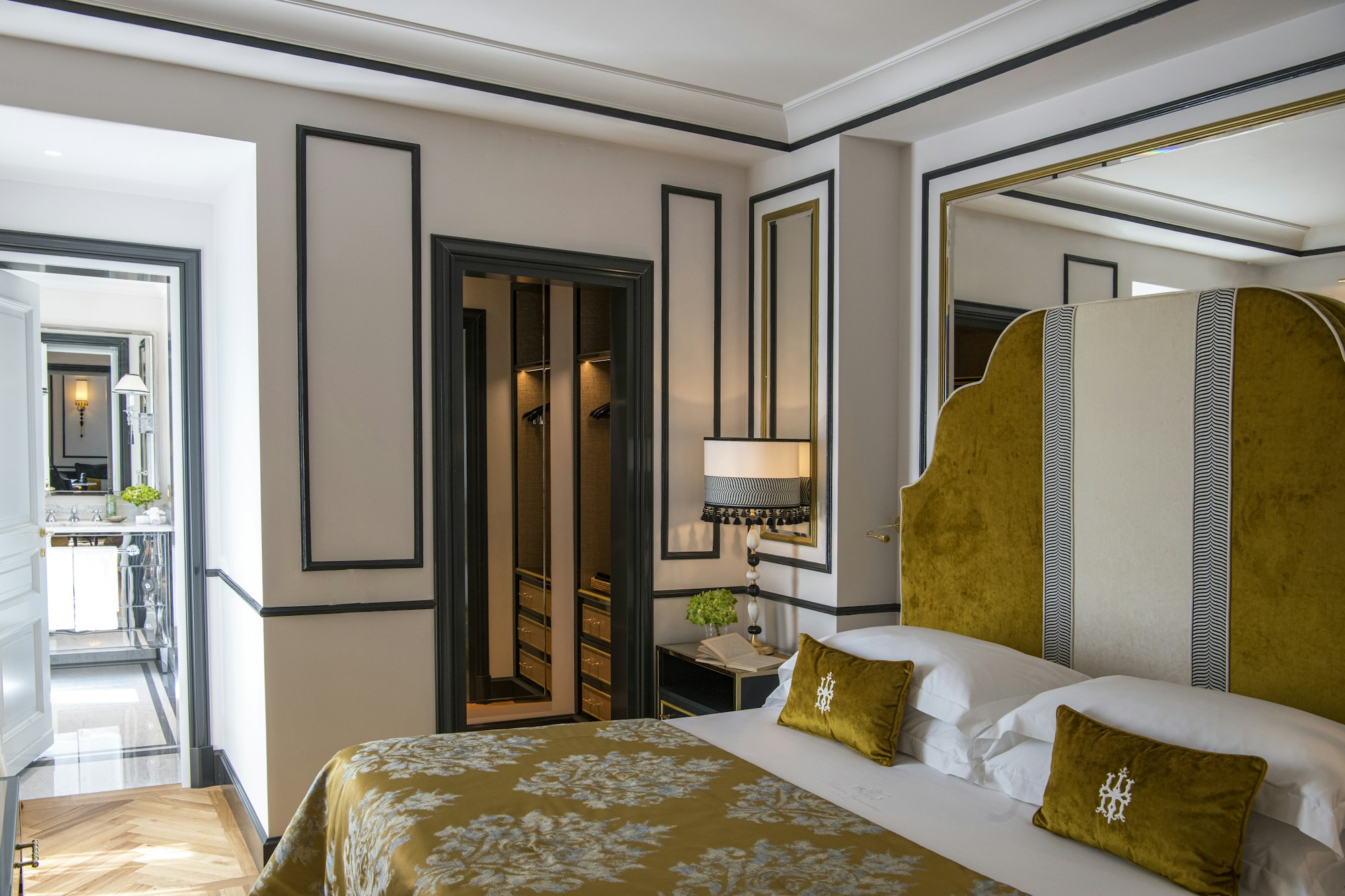 Balcony Suite - Bedroom