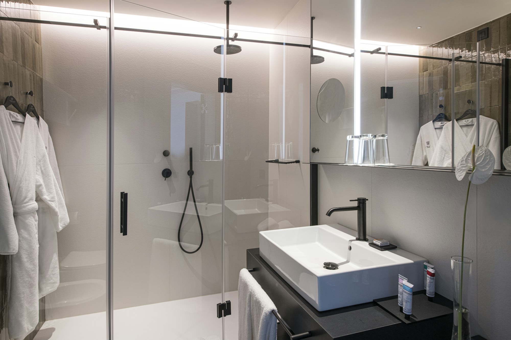 Deluxe Sea View with Garden - Bathroom