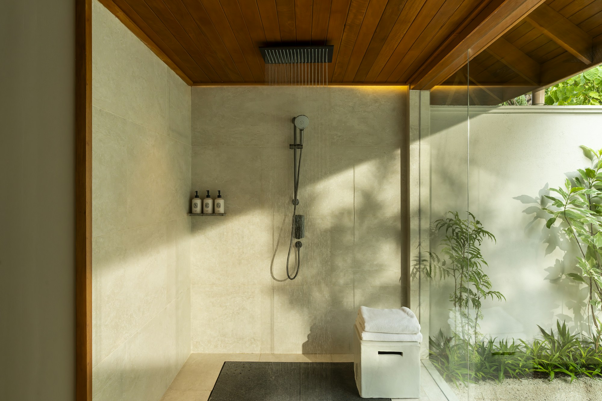 Three Bedroom Beach Pavilion with Pool - Shower