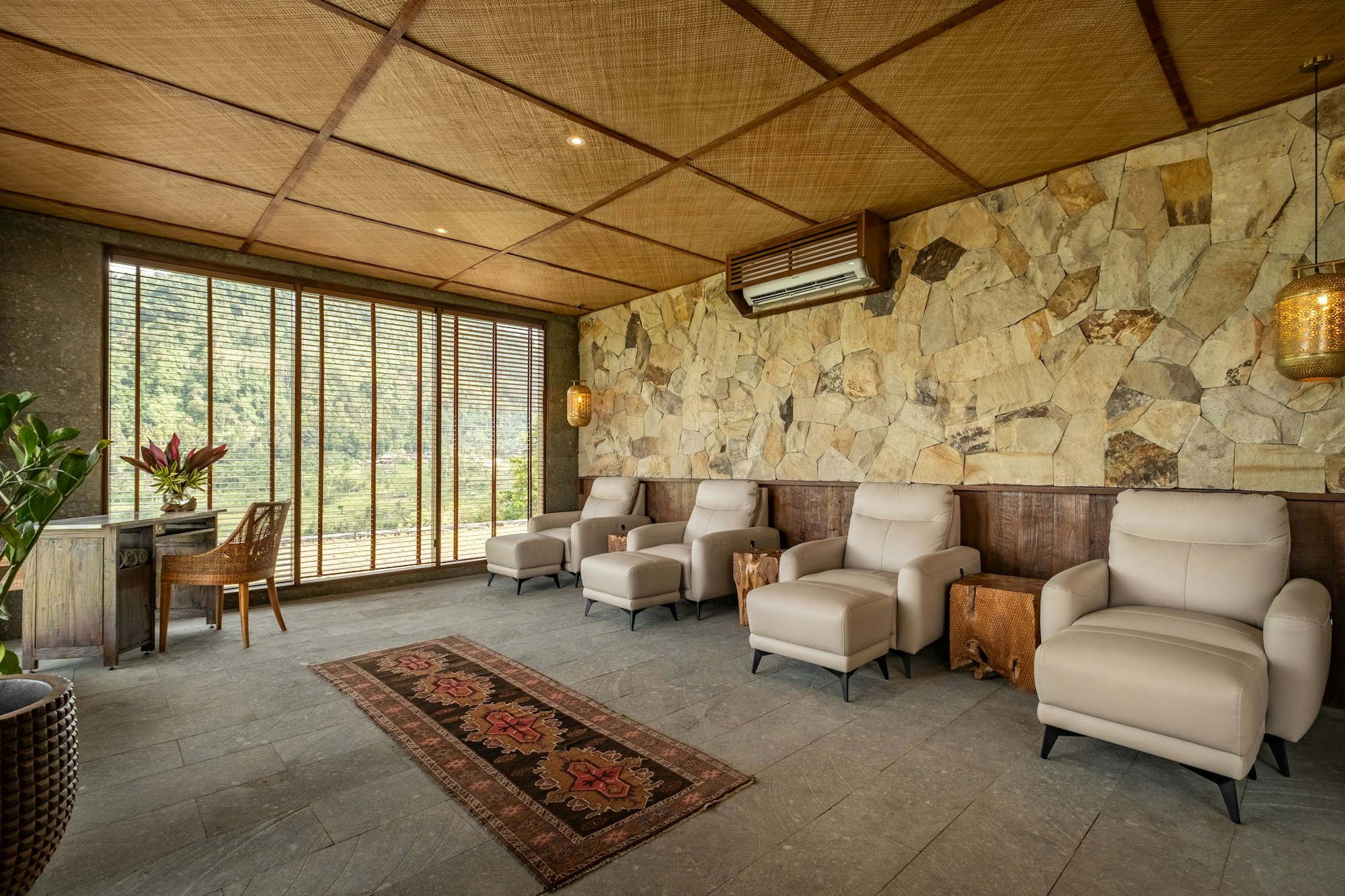 Ananda Spa - Mani Pedi Room