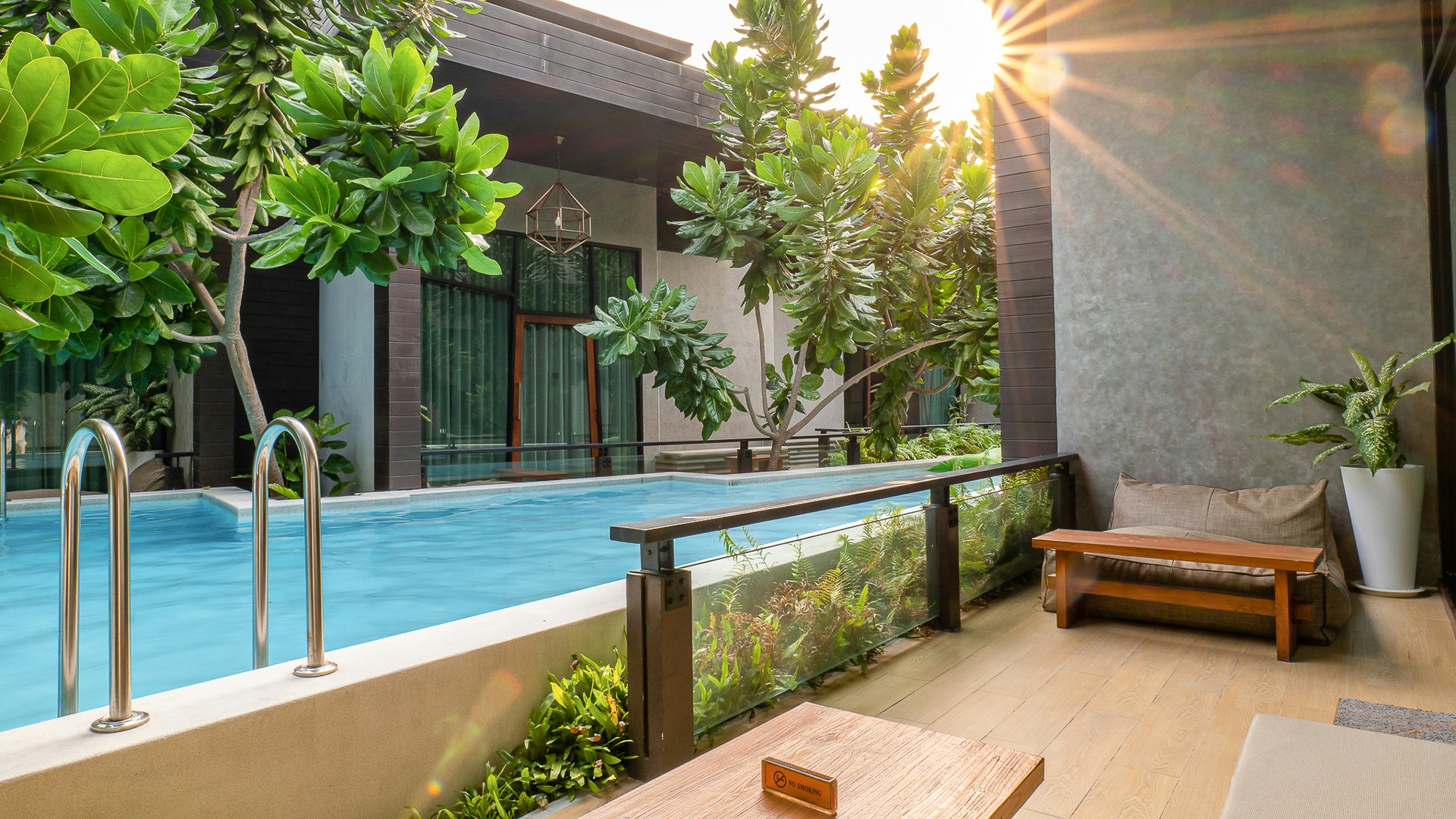 Deluxe Pool Villa with Pool Access - Patio