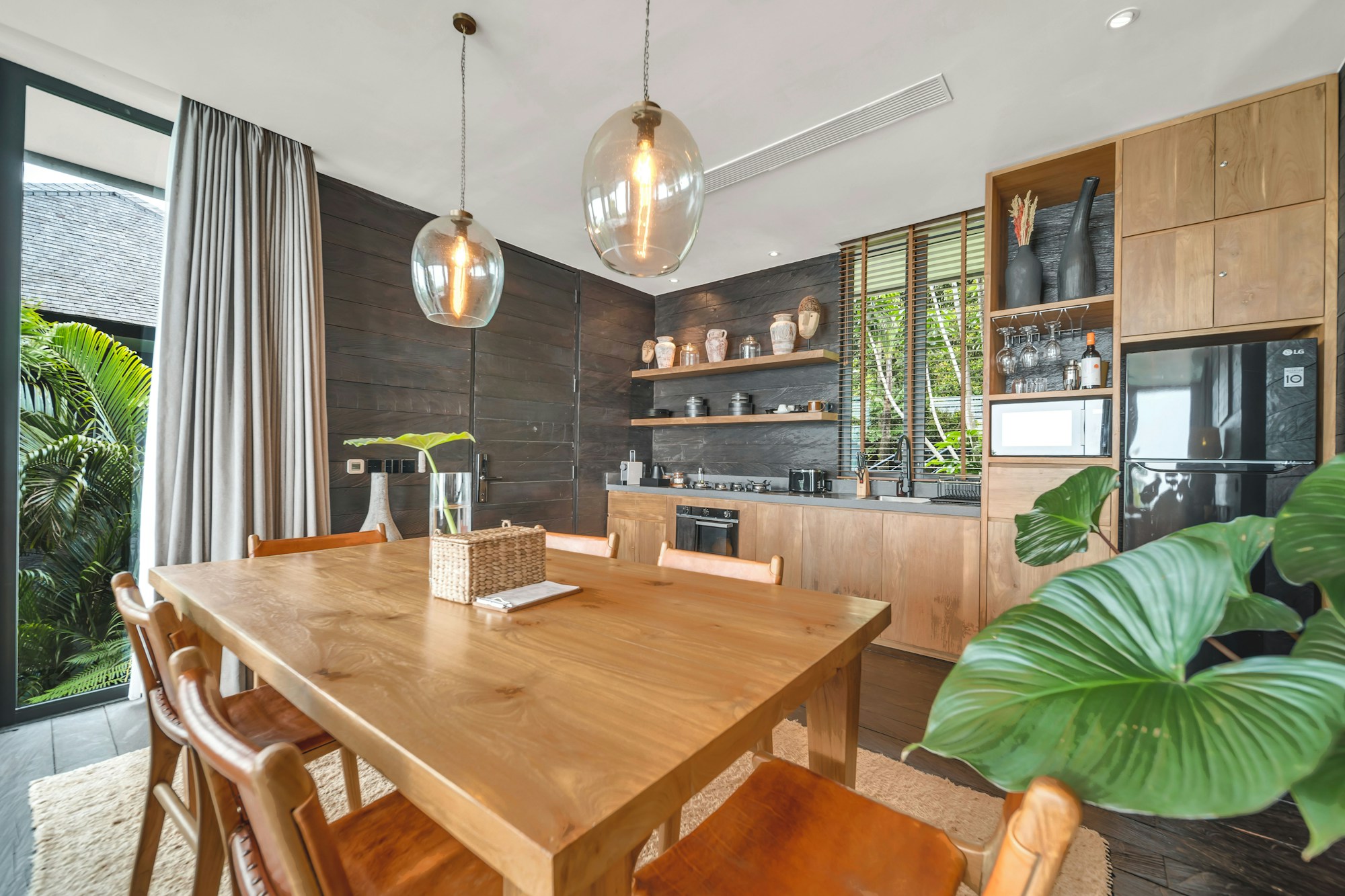 Premium Suite Cabin - Dining Area
