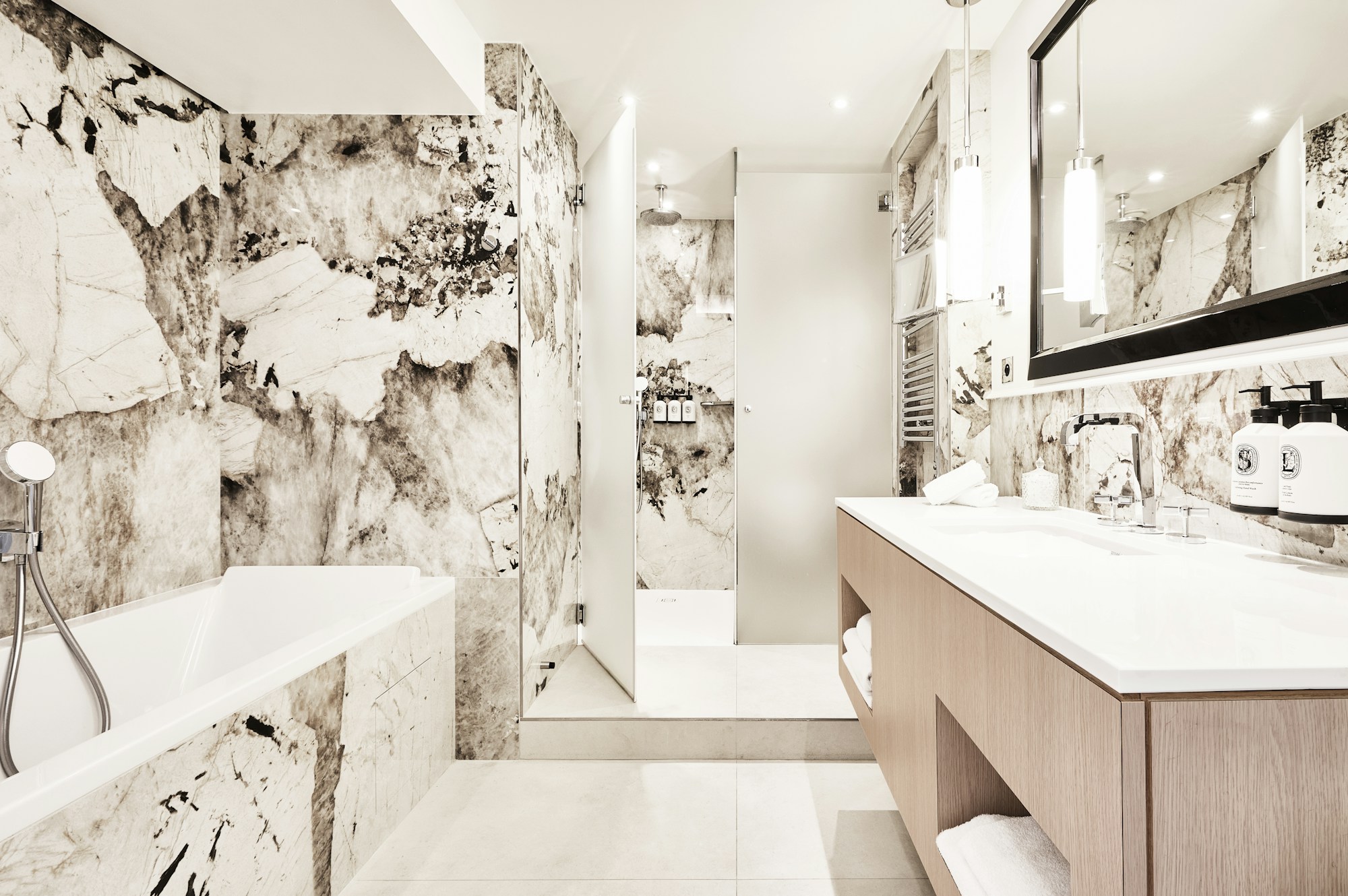 Junior Suite - Bathroom