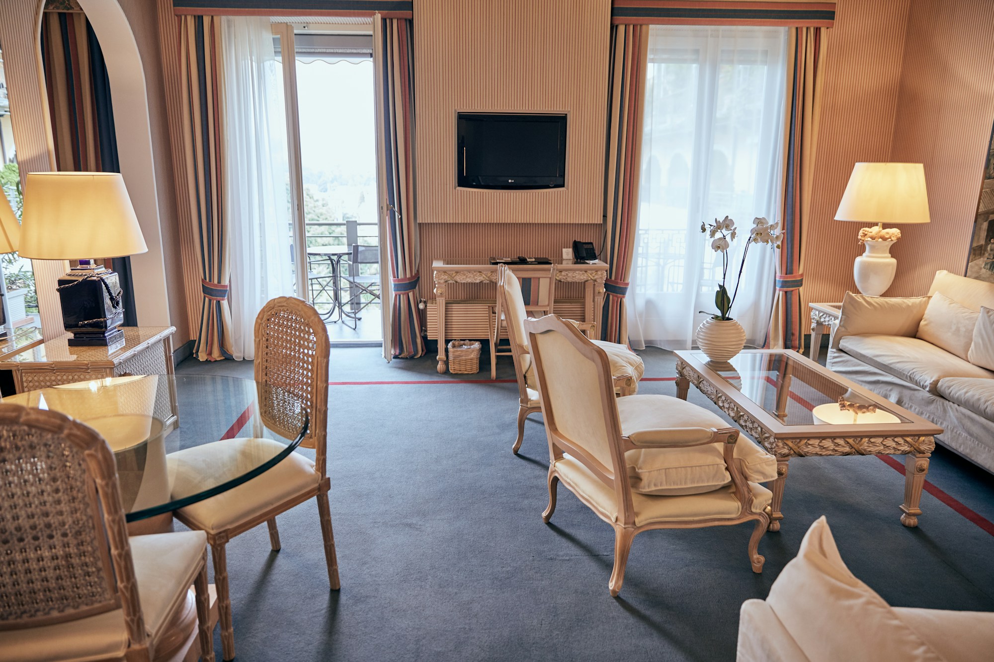 Junior Suite - Living Area