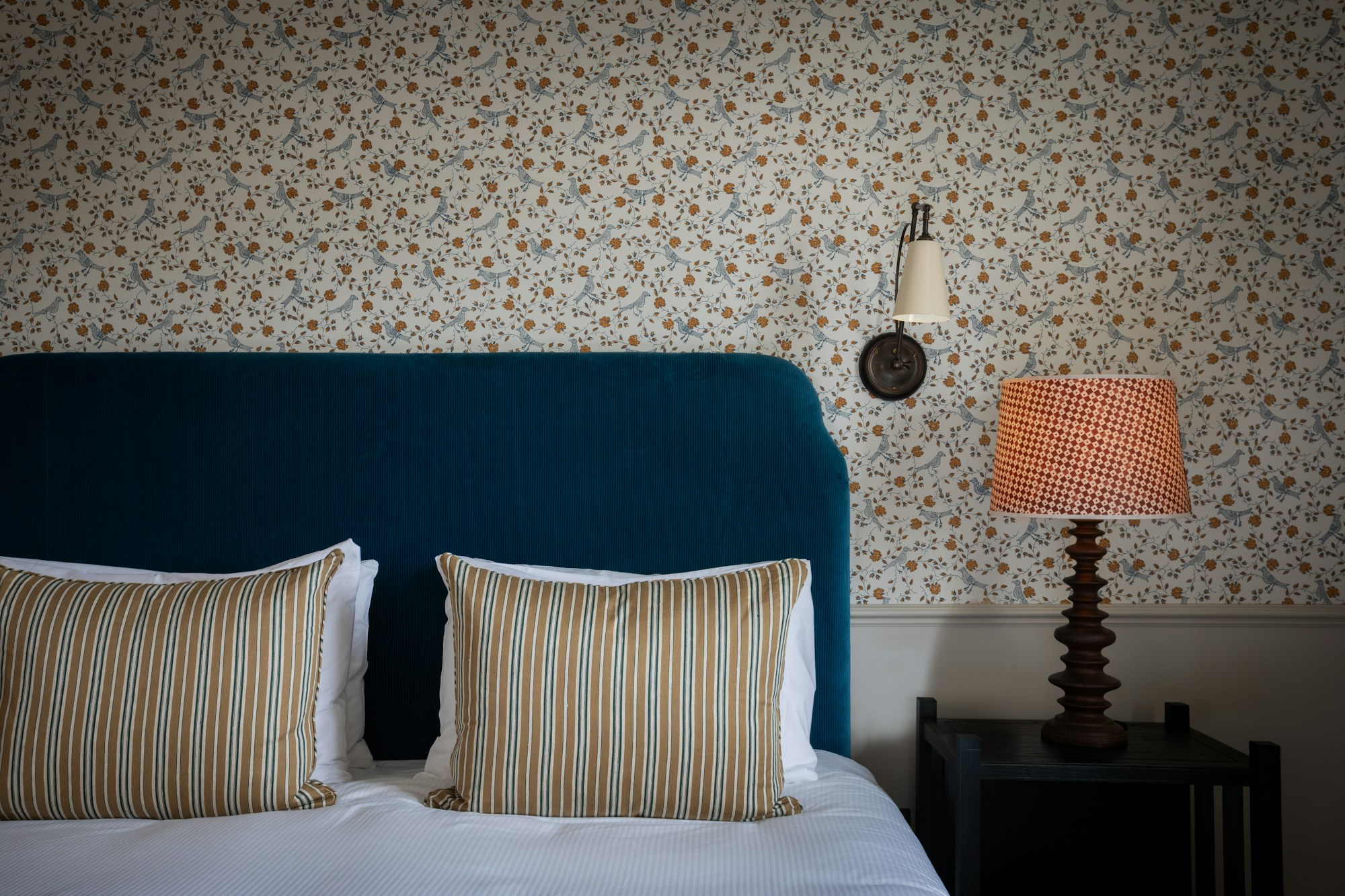 Spacious Coach House - Bedroom