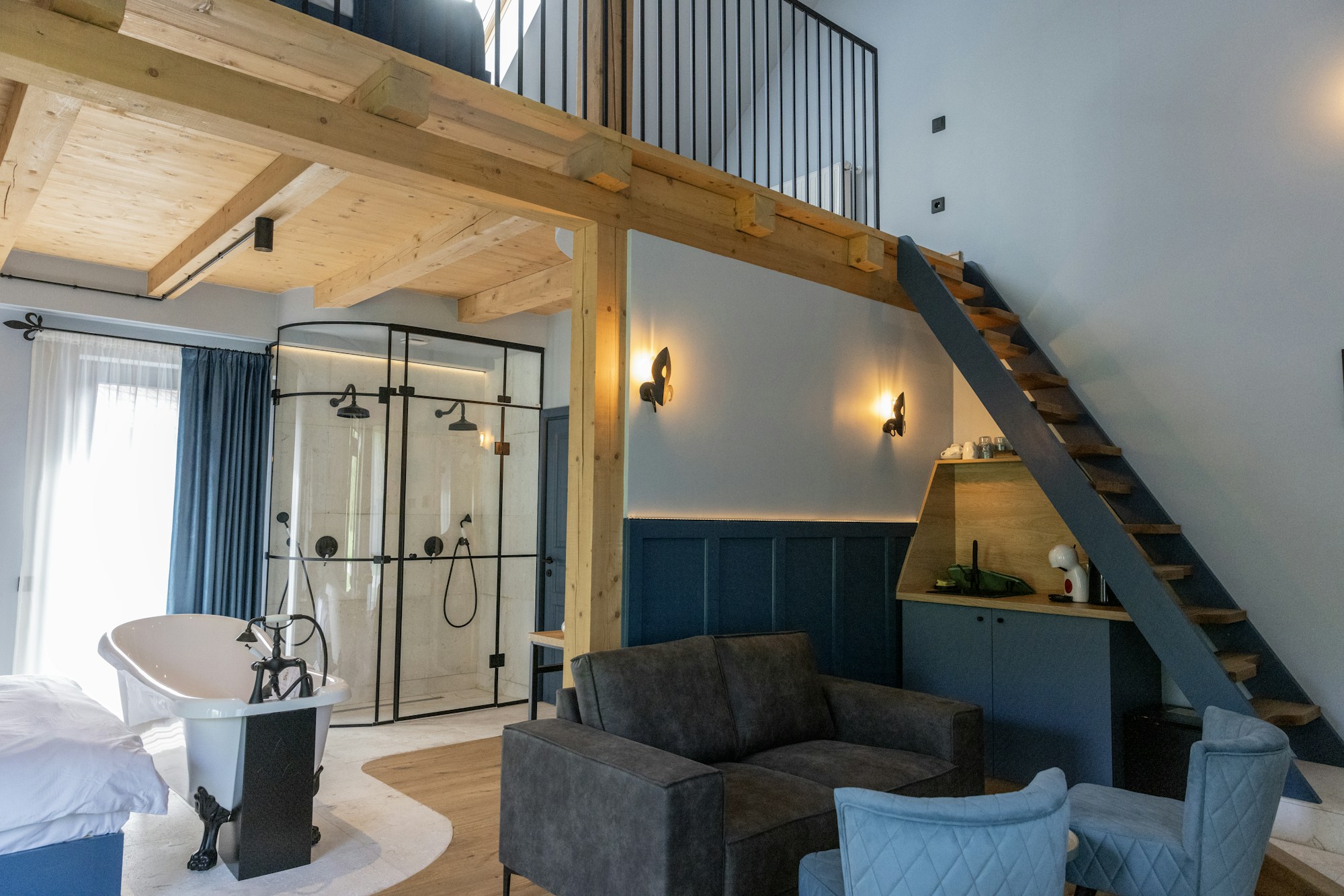 New Yard Sauna Gallery Loft - Living Area