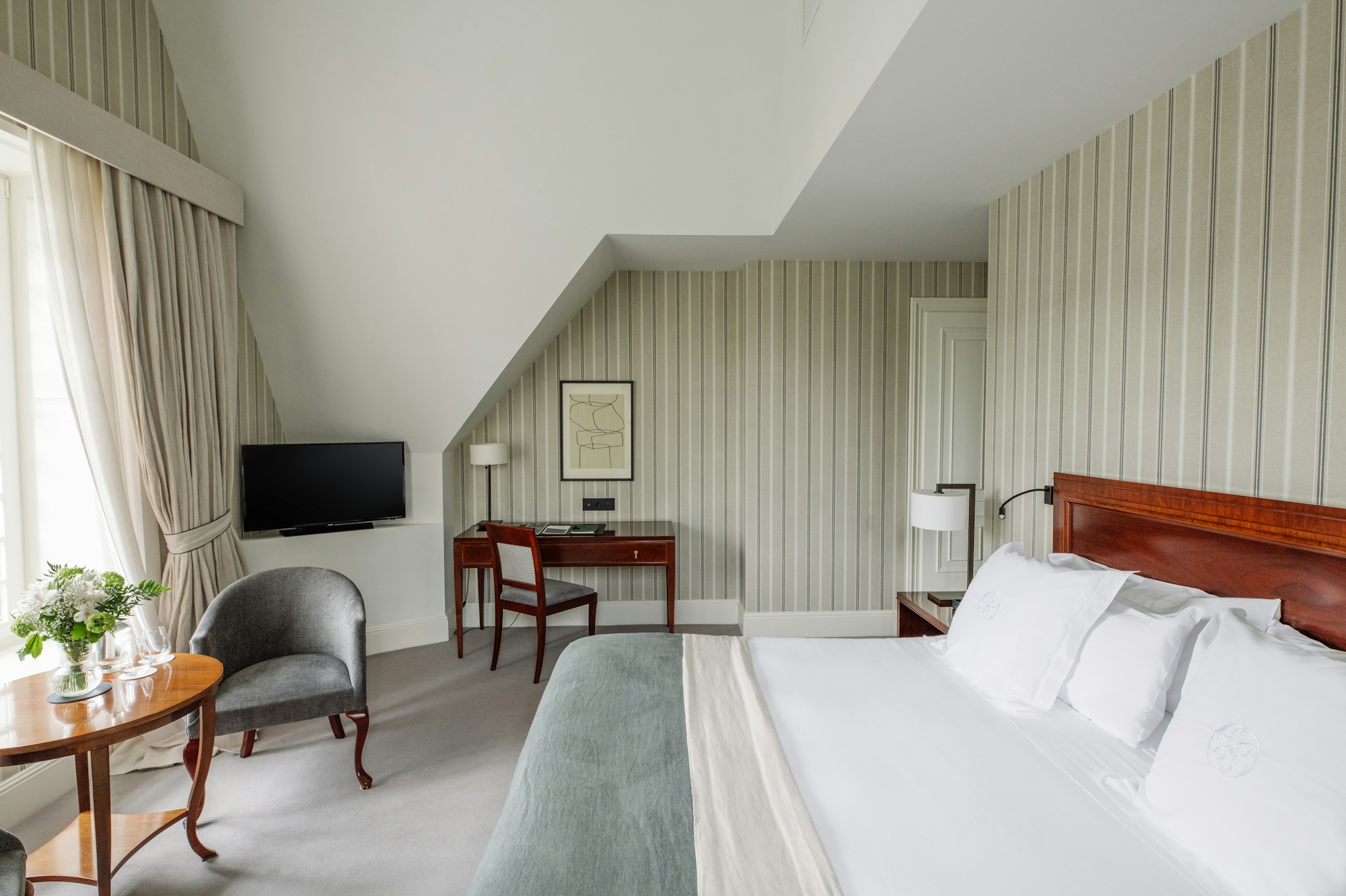 Deluxe Room - Bedroom