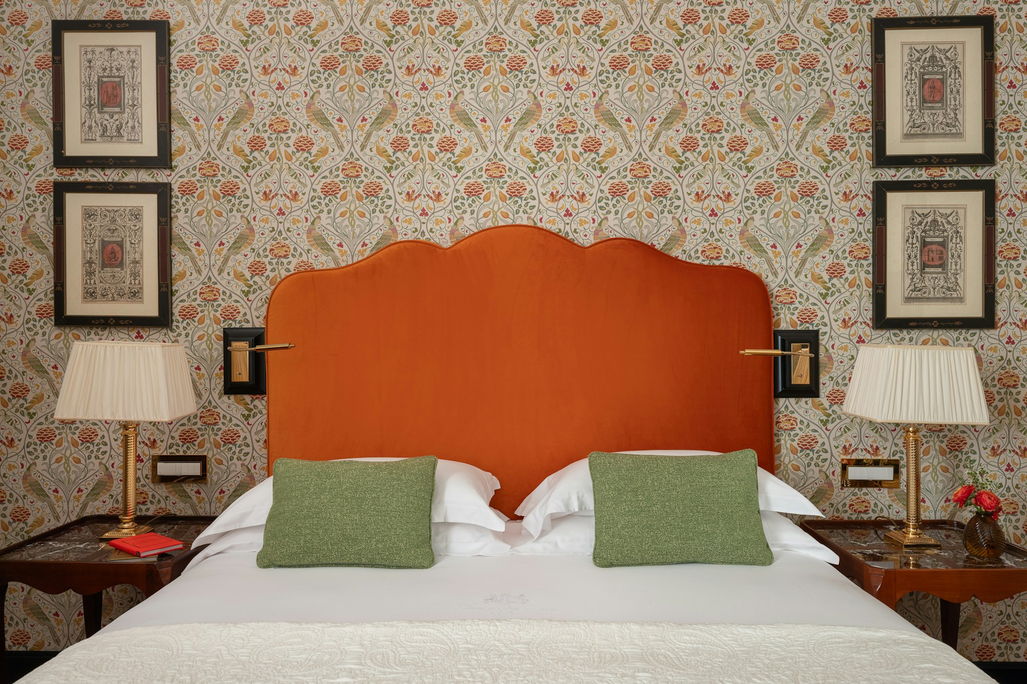 Deluxe - Bedroom