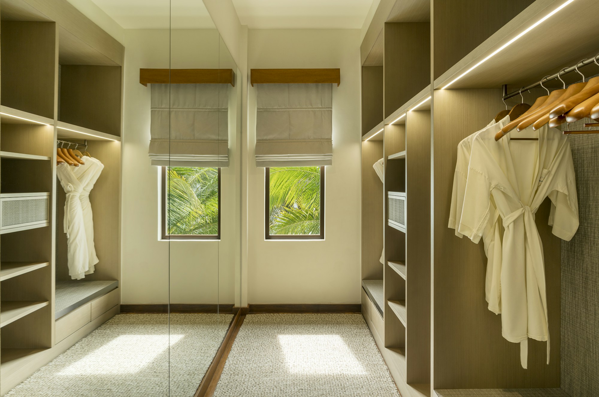Three Bedroom Beach Pavilion with Pool - Dressing Room