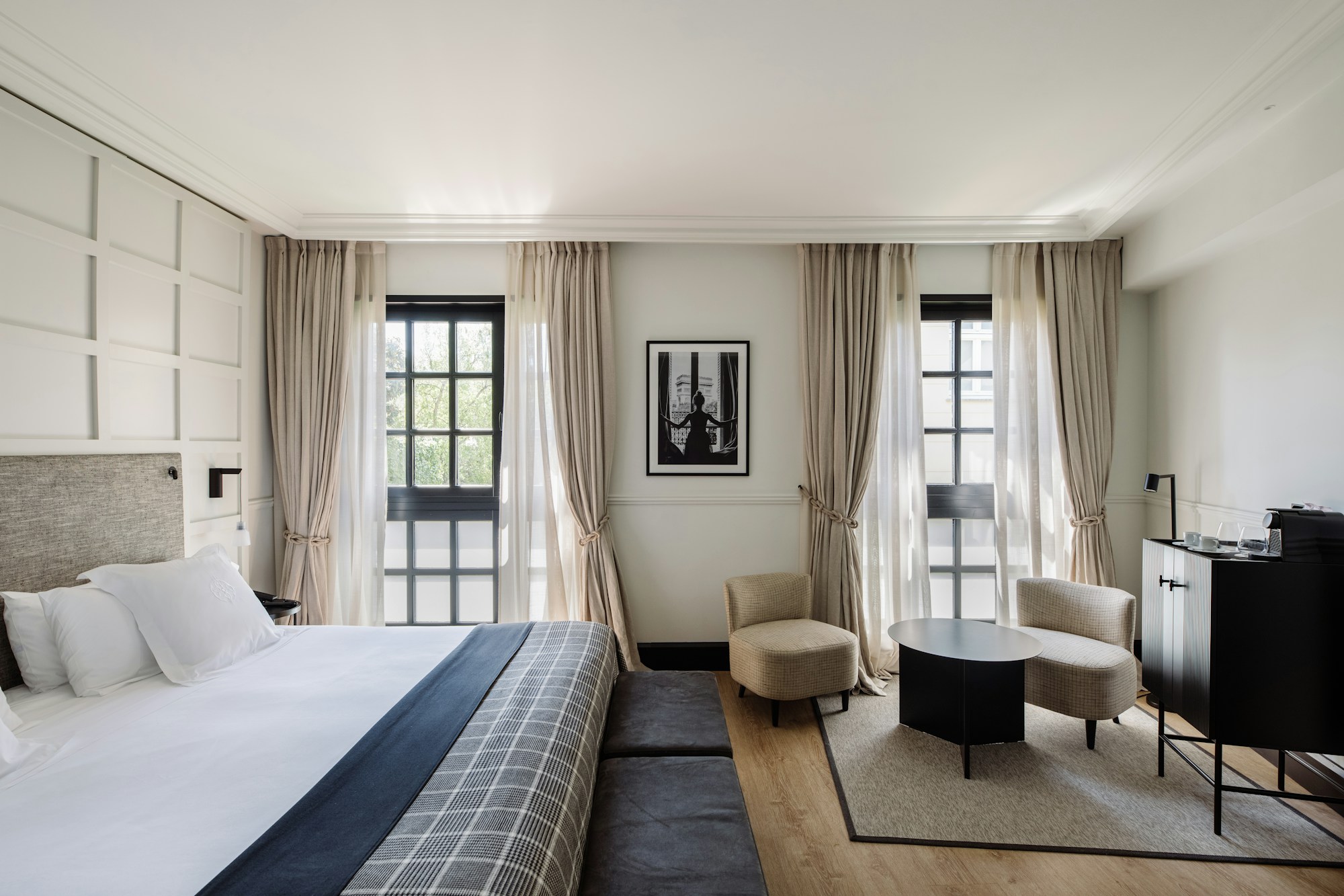 Contemporary Deluxe Room - Bedroom